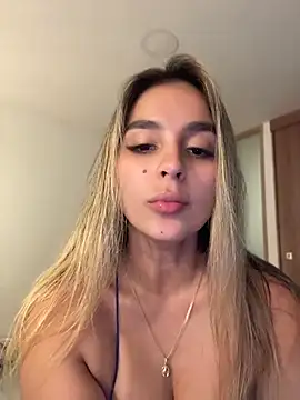 Snapshot of oriana_zoeee chatting on July 2026 11:32:02 PM oriana zoeee online show from July 2026 11:32:02 PM