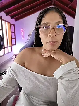 Snapshot of DannaBerry chatting on July 2026 07:39:01 PM DannaBerry online show from July 2026 07:39:01 PM