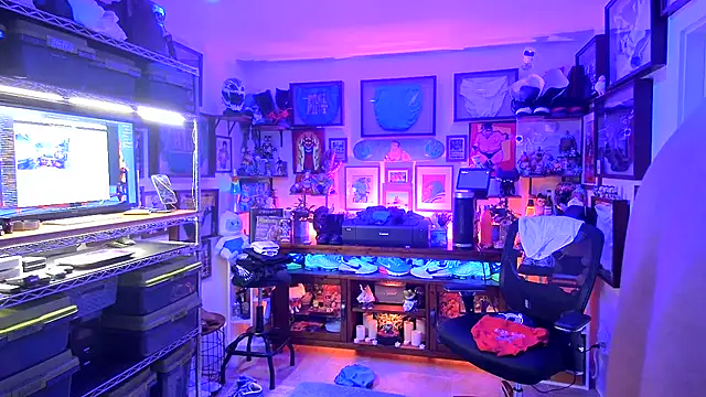 Snapshot of Briefs_bud chatting on December 2024 03:18:02 AM Briefs bud online show from December 2024 03:18:02 AM