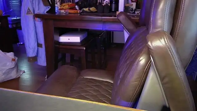 Briefs bud online show from November 2025 12:33:01 AM