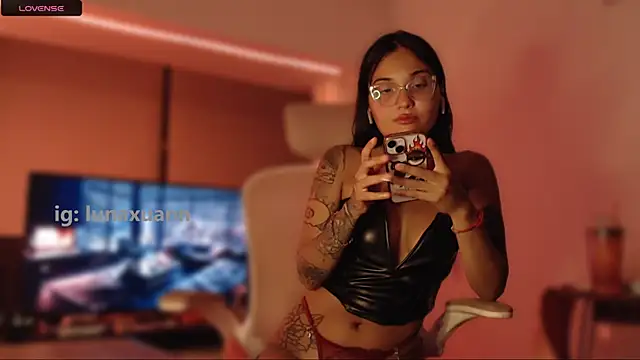 LunaXuan online show from January 2025 05:40:01 AM