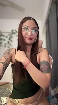 LunaXuan online show from October 2025 04:33:01 AM