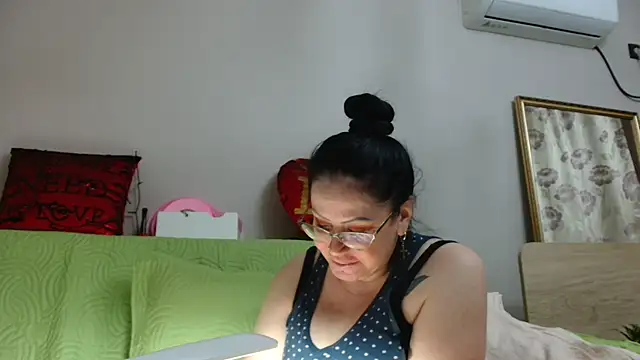 x  KHALEESI  x online show from January 2025 06:04:01 PM