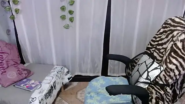 Snapshot of Sonialorens_ chatting on February 2025 12:16:01 PM Sonialorens  online show from February 2025 12:16:01 PM