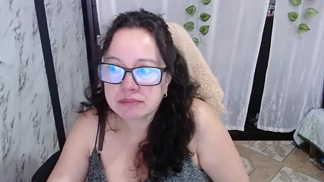 Snapshot of Sonialorens_ chatting on February 2025 02:13:02 PM Sonialorens  online show from February 2025 02:13:02 PM