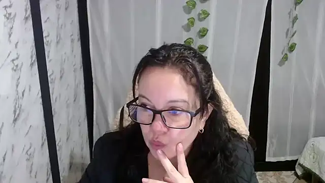 Snapshot of Sonialorens_ chatting on March 2025 12:02:02 PM Sonialorens  online show from March 2025 12:02:02 PM