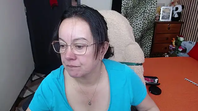 Sonialorens  online show from December 2025 02:59:01 PM