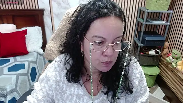 Sonialorens  online show from March 2026 07:20:02 PM