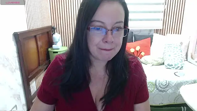 Sonialorens  online show from June 2026 12:55:02 PM