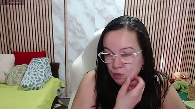 Sonialorens  online show from July 2026 07:49:01 PM