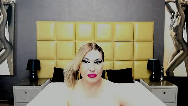 Snapshot of KiraLeila chatting on February 2025 05:39:02 PM KiraLeila online show from February 2025 05:39:02 PM