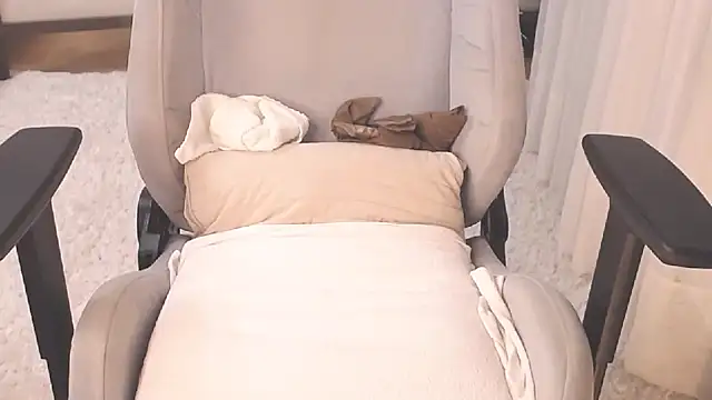 Snapshot of ms_Hot_milf chatting on October 2025 04:24:01 AM ms Hot milf online show from October 2025 04:24:01 AM