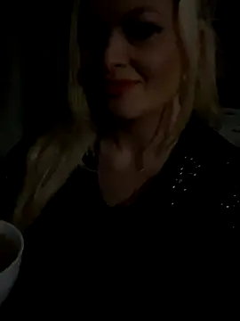 Snapshot of Lisavontease chatting on December 2024 09:12:01 PM Lisavontease online show from December 2024 09:12:01 PM