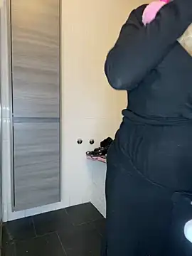 Snapshot of Lisavontease chatting on December 2024 03:17:02 PM Lisavontease online show from December 2024 03:17:02 PM