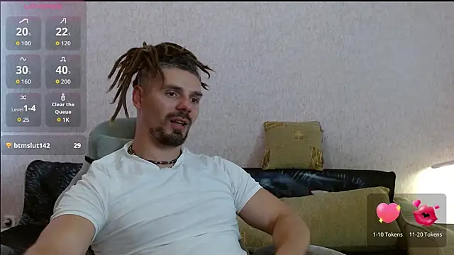 Snapshot of Aestheticguy101 chatting on June 2026 09:21:02 AM Aestheticguy101 online show from June 2026 09:21:02 AM