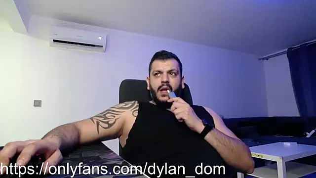 dyllan dom  online show from March 2026 11:00:02 PM