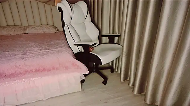 Snapshot of Girl__Funny chatting on December 2024 08:04:02 PM Girl Funny online show from December 2024 08:04:02 PM