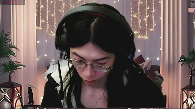 CrytinaSissyCrossdress online show from April 2026 01:35:02 PM