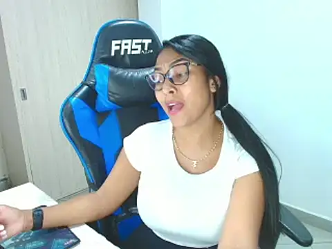 sophiax-x online show from January 2025 12:01:01 AM