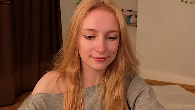 Snapshot of berrry_girl chatting on May 2026 11:40:01 AM berrry girl online show from May 2026 11:40:01 AM