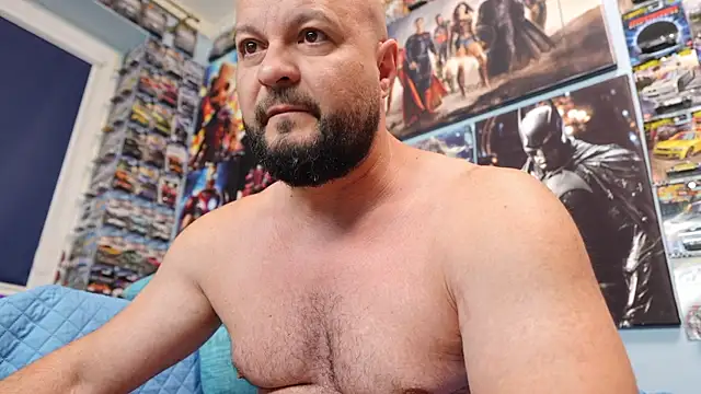 Snapshot of Muscle_Bear chatting on June 2026 03:27:02 AM Muscle Bear online show from June 2026 03:27:02 AM