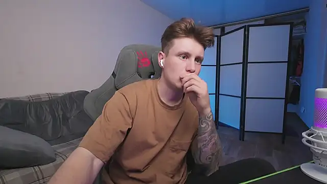 Snapshot of zverev_dima chatting on November 2025 02:28:01 PM zverev dima online show from November 2025 02:28:01 PM