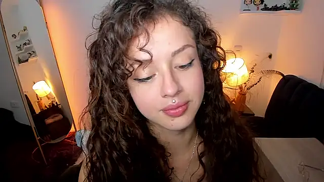 Cassandra Caiin online show from April 2026 04:30:01 AM