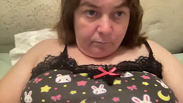 Snapshot of ParisNova chatting on October 2025 11:02:02 PM ParisNova online show from October 2025 11:02:02 PM