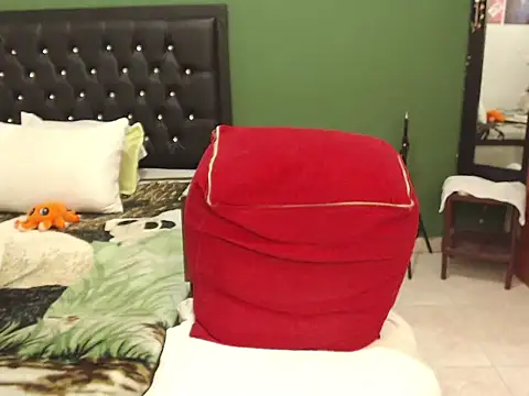 Estefani 32 online show from February 2025 10:55:01 PM