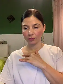 Estefani 32 online show from February 2026 08:49:01 PM