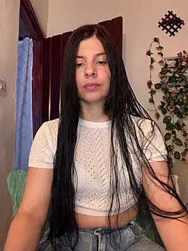 Estefani 32 online show from July 2026 05:37:01 PM