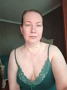 Snapshot of GoddessLara chatting on July 2026 12:04:01 AM GoddessLara online show from July 2026 12:04:01 AM