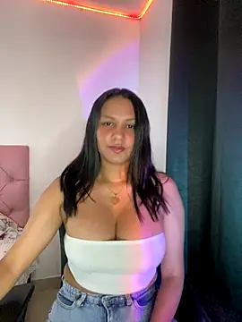 Snapshot of marc_and_ema chatting on December 2024 06:08:01 PM marc and ema online show from December 2024 06:08:01 PM