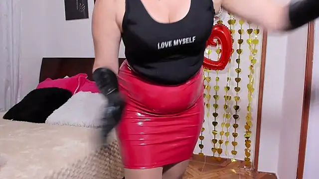 taylorhot70 online show from April 2026 03:32:02 AM