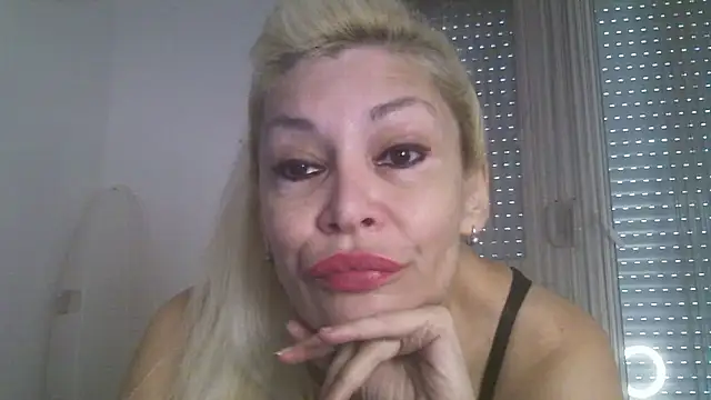 EvaaMina online show from October 2025 11:10:02 AM