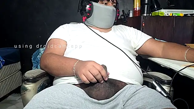 Snapshot of mikfgh50 chatting on November 2025 05:18:01 AM mikfgh50 online show from November 2025 05:18:01 AM