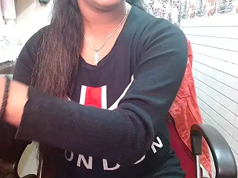 Snapshot of LovingPihu chatting on February 2026 06:00:02 AM LovingPihu online show from February 2026 06:00:02 AM