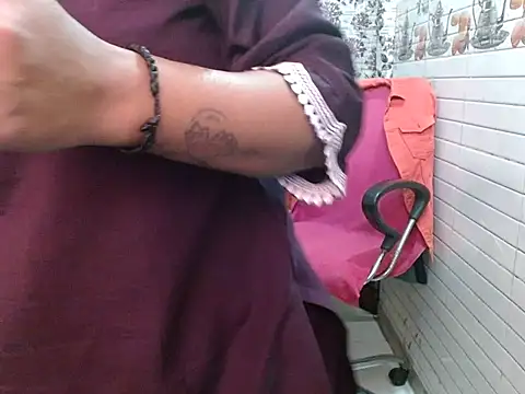 Snapshot of LovingPihu chatting on February 2026 05:48:01 AM LovingPihu online show from February 2026 05:48:01 AM