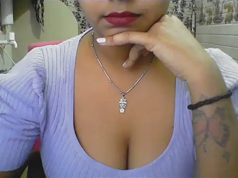 Snapshot of LovingPihu chatting on June 2026 05:52:02 AM LovingPihu online show from June 2026 05:52:02 AM