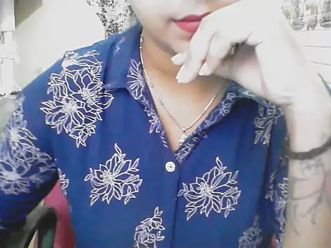 Snapshot of LovingPihu chatting on June 2026 05:42:02 AM LovingPihu online show from June 2026 05:42:02 AM