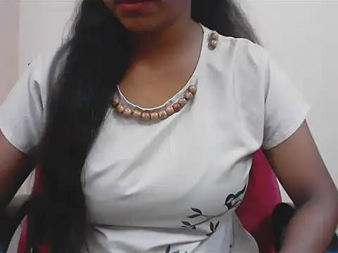 Snapshot of LovingPihu chatting on July 2026 05:00:01 AM LovingPihu online show from July 2026 05:00:01 AM