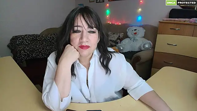 Snapshot of Lucretia_Goldi_ chatting on December 2024 12:11:01 AM Lucretia Goldi  online show from December 2024 12:11:01 AM