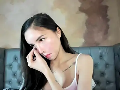 Snapshot of CaliAsian chatting on October 2025 01:00:02 AM CaliAsian online show from October 2025 01:00:02 AM