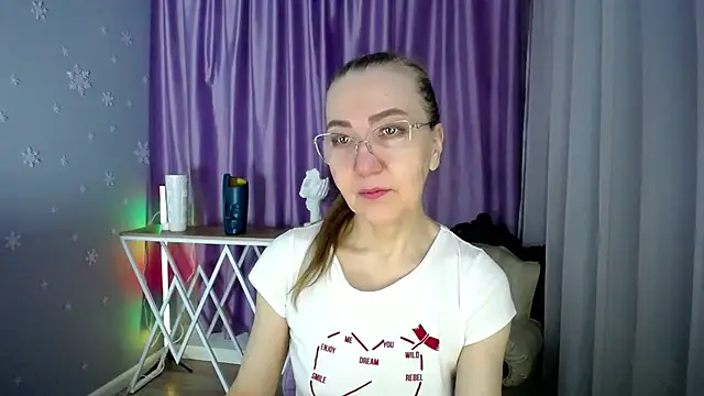 queen a n i online show from February 2025 08:05:01 AM