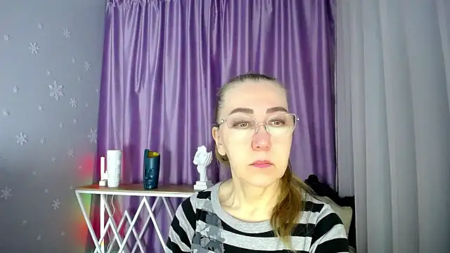 queen a n i online show from February 2025 09:01:01 AM