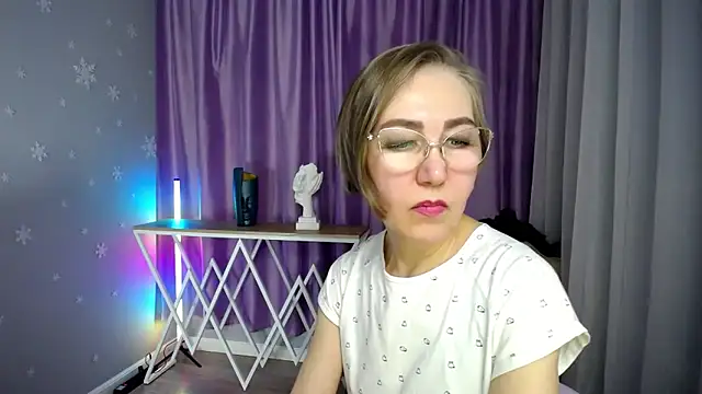 queen a n i online show from November 2025 11:32:02 AM