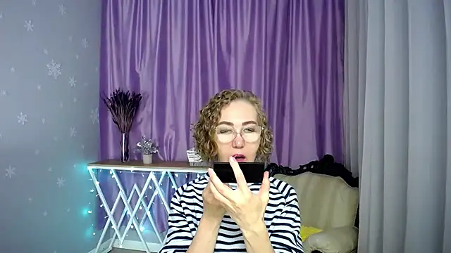 Snapshot of queen_a_n_i chatting on June 2026 06:34:01 AM queen a n i online show from June 2026 06:34:01 AM