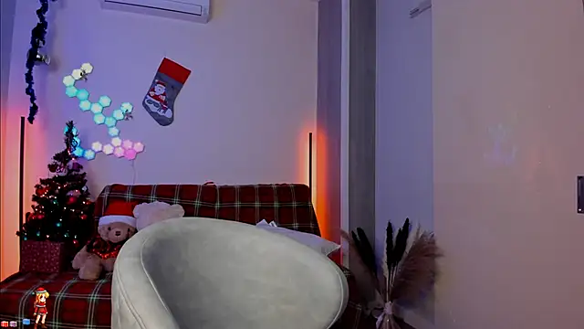 Snapshot of victorias_world chatting on December 2024 04:24:02 PM victorias world online show from December 2024 04:24:02 PM