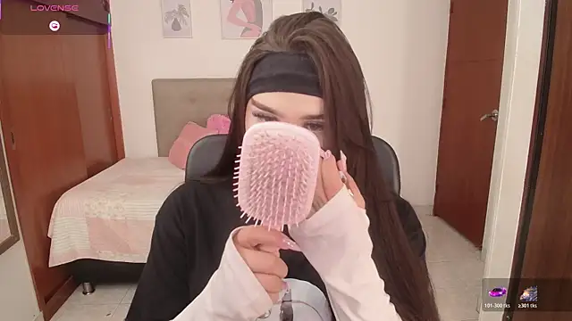 Miley Baker online show from December 2025 03:30:01 PM