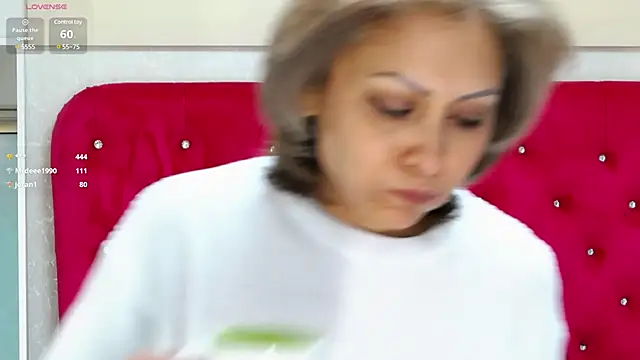 LoraDelNiro online show from March 2025 01:18:01 PM